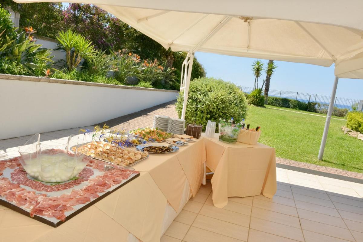 Hotel Mareluna - Housity