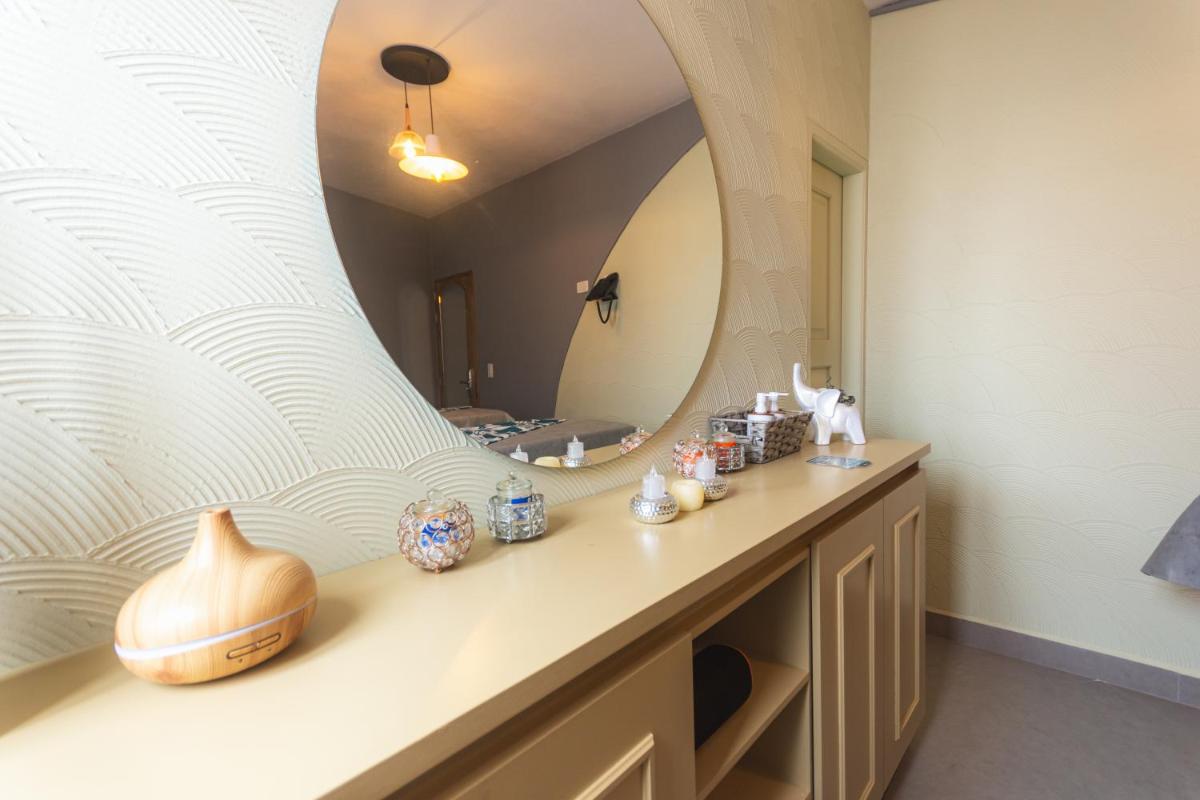 Hotel Chromatic - Housity