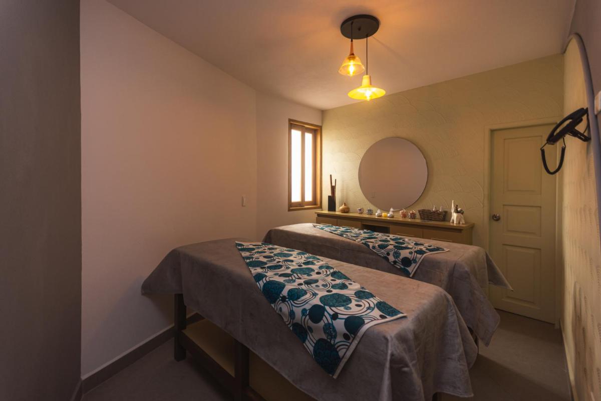 Hotel Chromatic - Housity