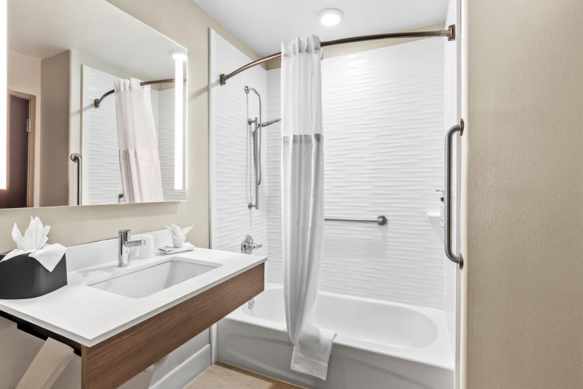 Holiday Inn Express and Suites Hotel - Pauls Valley by IHG - Housity