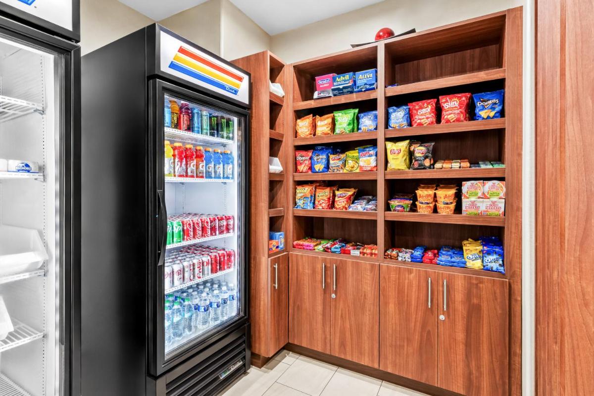 Holiday Inn Express and Suites Hotel - Pauls Valley by IHG - Housity