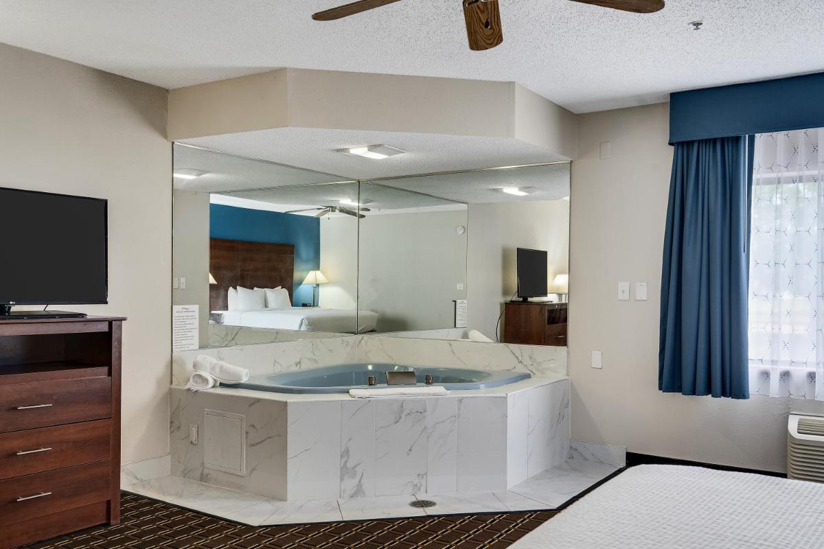 Baymont by Wyndham La Crosse/Onalaska - Housity