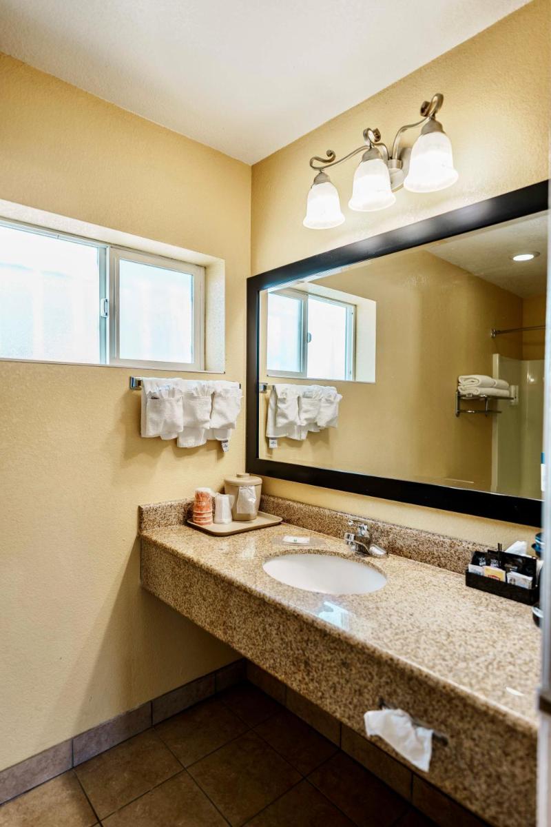 Quality Inn Ukiah - Housity