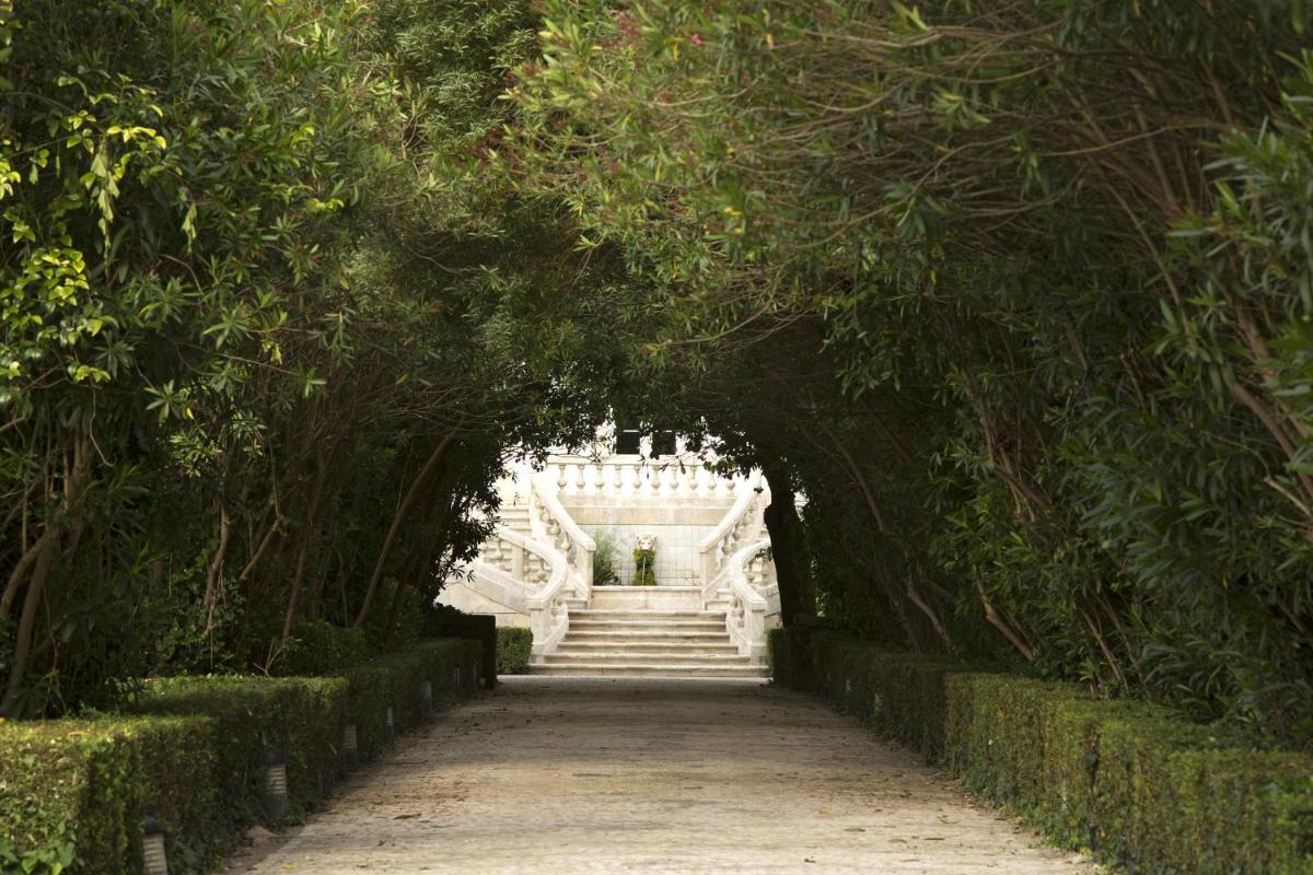 Um jardim no exterior de Hotel Quinta das Lagrimas - Small Luxury Hotels