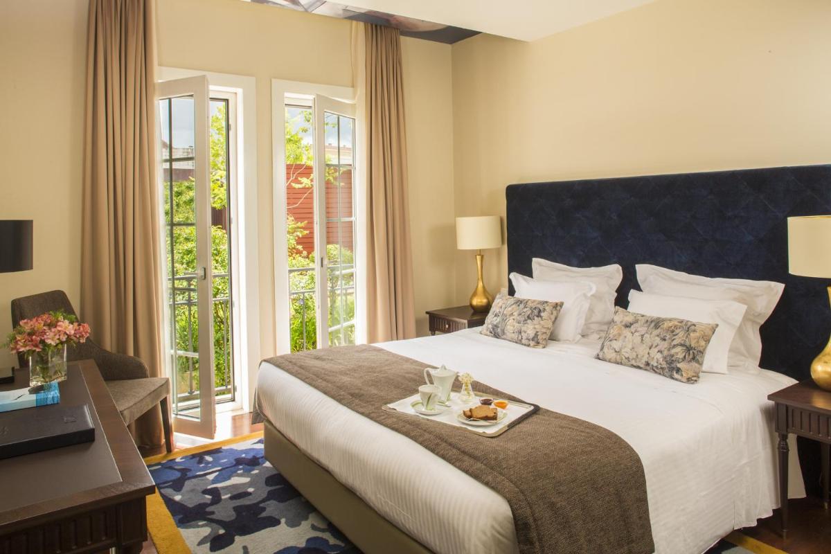 Uma cama ou camas num quarto em Hotel Quinta das Lagrimas - Small Luxury Hotels