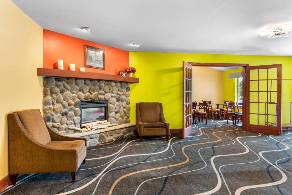 Econo Lodge Inn & Suites Eau Claire South - Housity