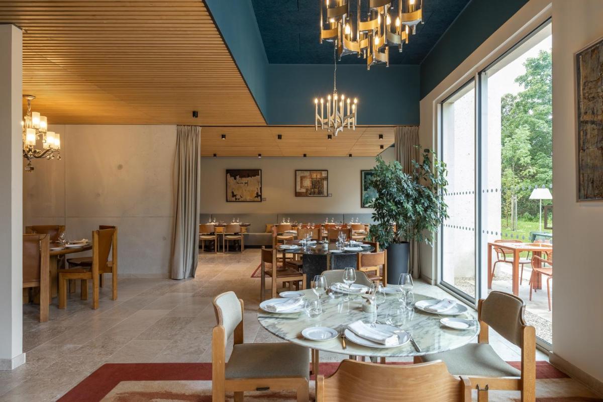 Coin salon dans l'établissement voco Beaune , Cité des Vins by IHG