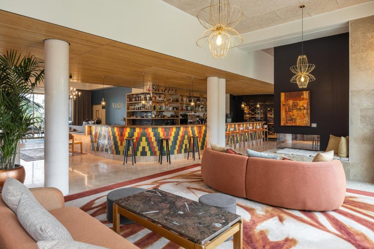 Coin salon dans l'établissement voco Beaune , Cité des Vins by IHG