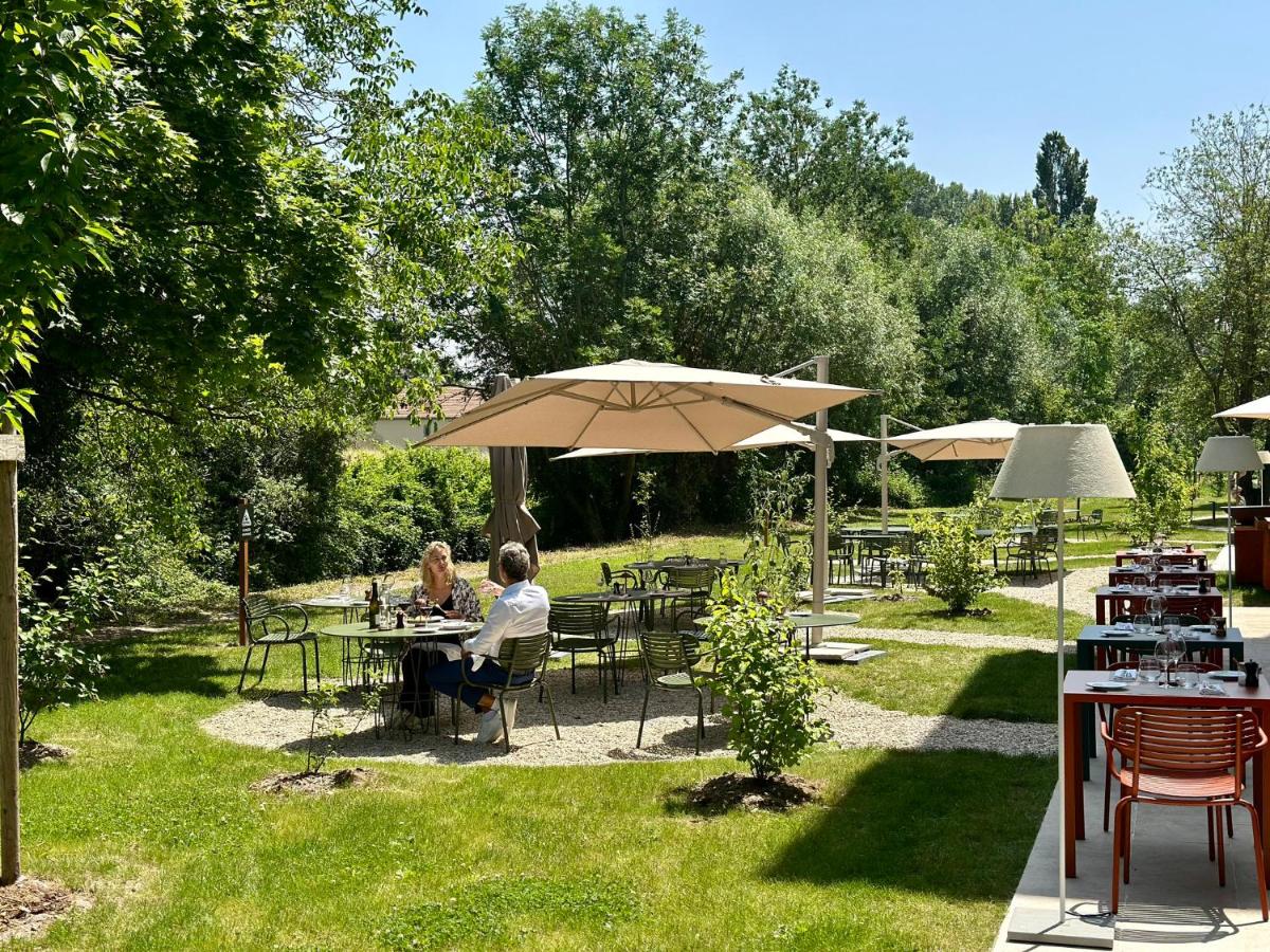 Jardin de l'établissement voco Beaune , Cité des Vins by IHG