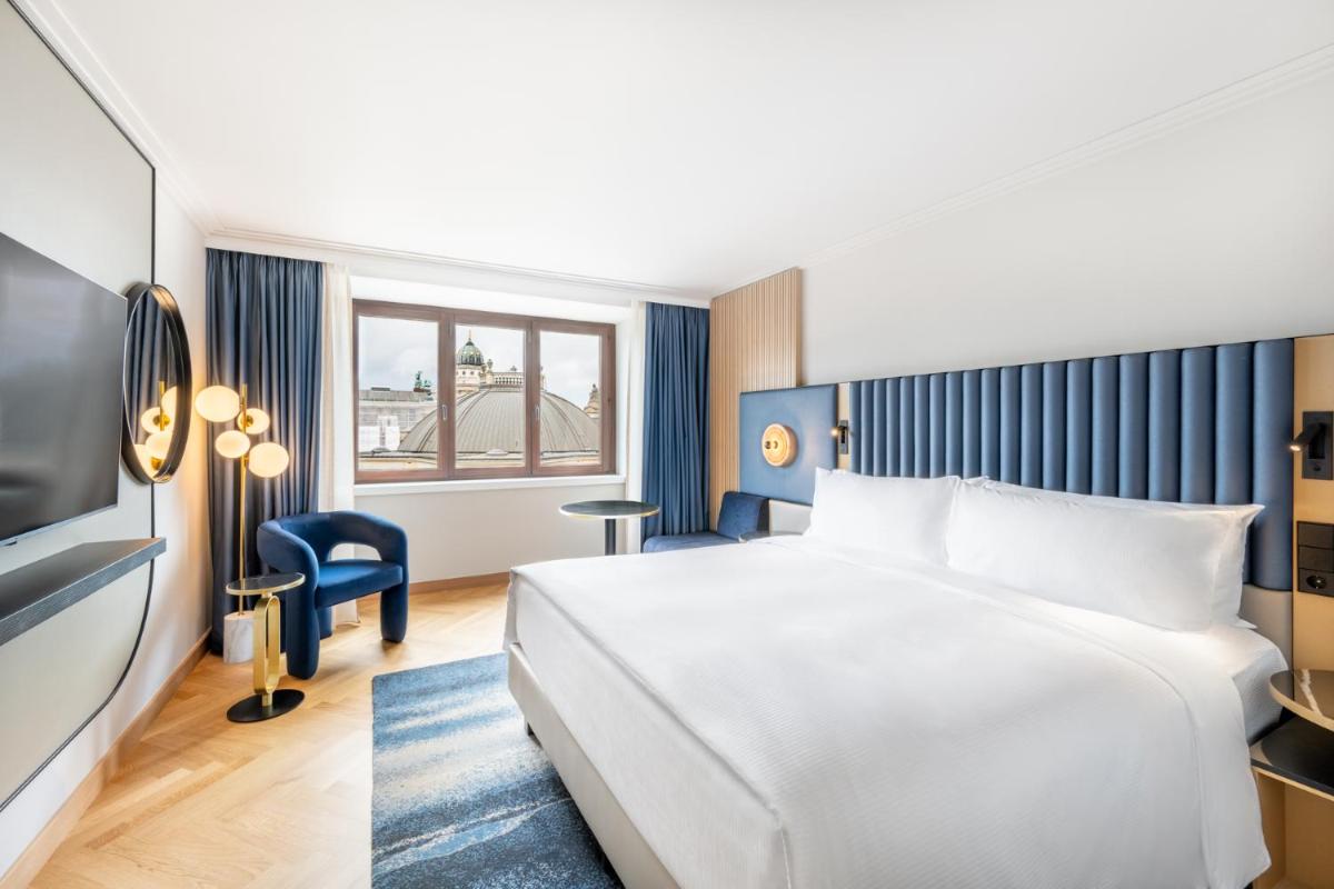 Ein Bett oder Betten in einem Zimmer der Unterkunft Hilton Berlin