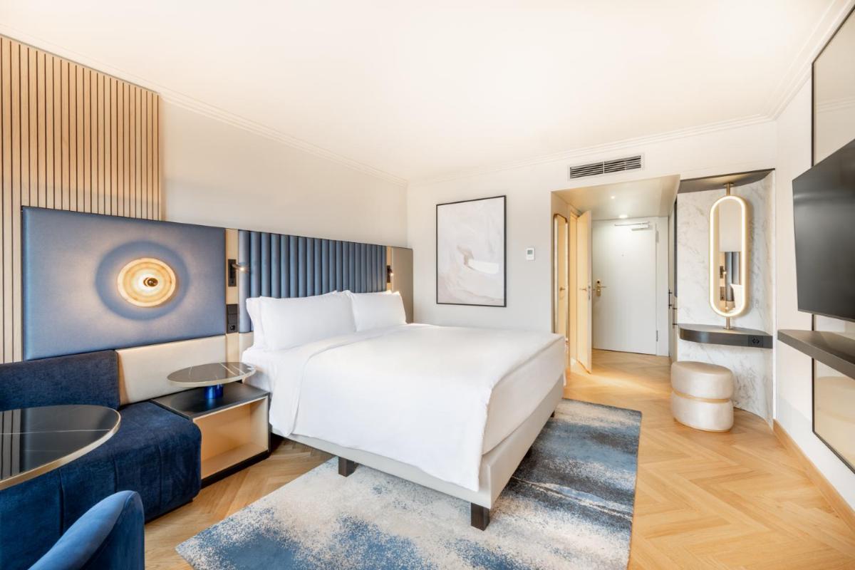 Ein Bett oder Betten in einem Zimmer der Unterkunft Hilton Berlin