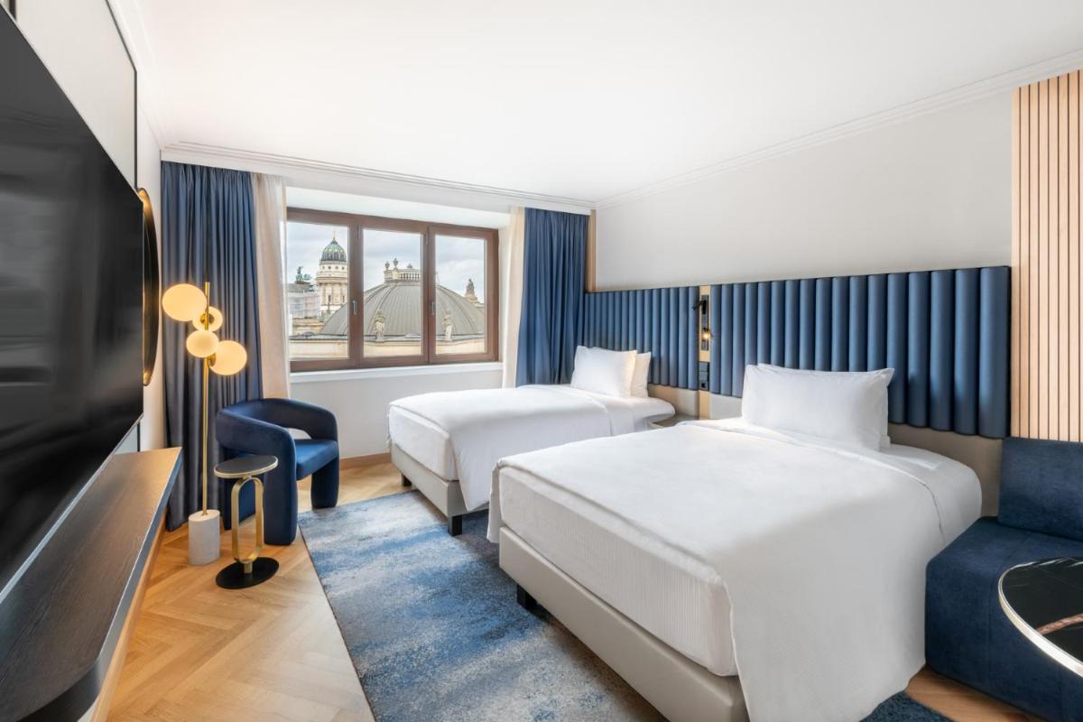 Ein Bett oder Betten in einem Zimmer der Unterkunft Hilton Berlin