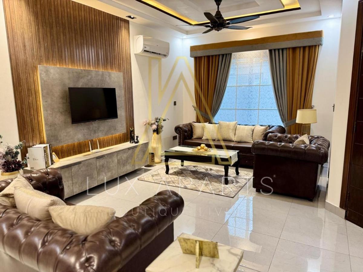 Lux Aparts Holiday Home Citi Housing Jhelum - Housity