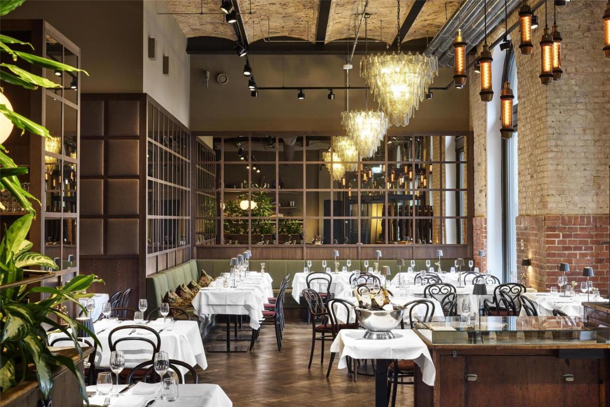 Ein Restaurant oder anderes Speiselokal in der Unterkunft Telegraphenamt