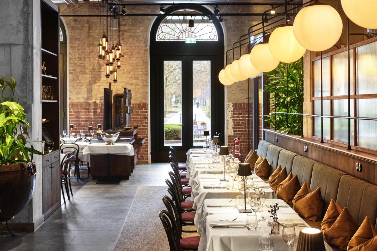 Ein Restaurant oder anderes Speiselokal in der Unterkunft Telegraphenamt