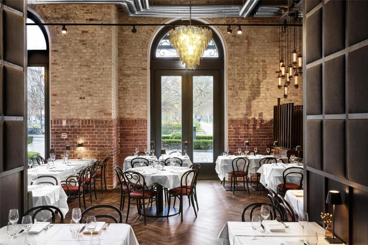 Ein Restaurant oder anderes Speiselokal in der Unterkunft Telegraphenamt