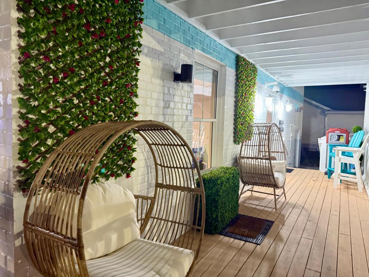 NEW 2026-Ocean Sands Beach Boutique Inn-Sauna and Salt-Mineral Pool -Free Beach Bikes and Famous Beach- Fresh Baked Cookies and Popcorn - Bathrobes and Sunscreen in all rooms-Ultra Sparkling-Free Laundry- 4 Grand Black Beds-Call NOW & Save-1-252-AHA-SAND - Housity