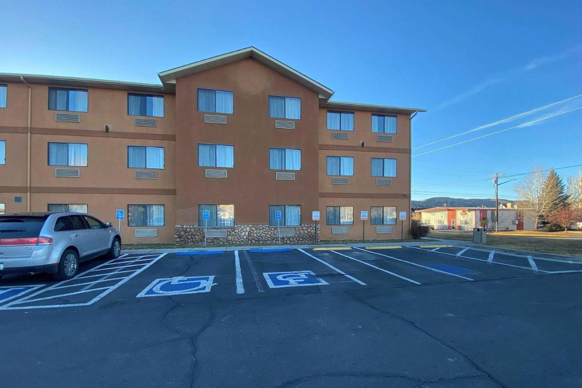 Comfort Inn & Suites Gunnison-Crested Butte - Housity