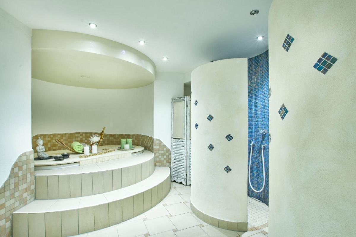 Hotel Lindenhof - Housity