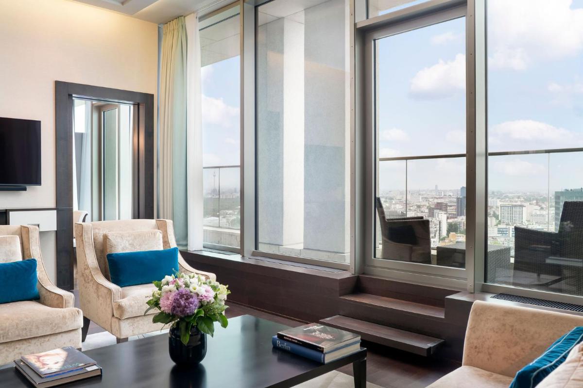 TV/Unterhaltungsangebot in der Unterkunft Waldorf Astoria Berlin