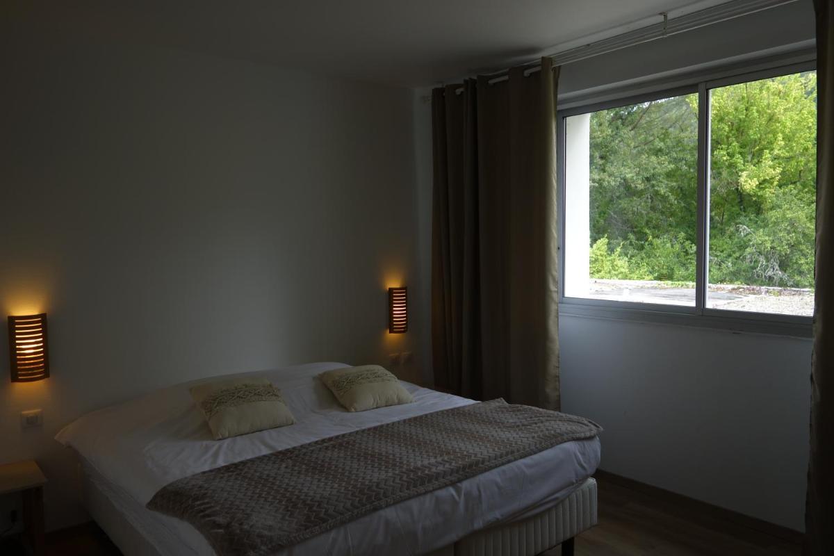 Un ou plusieurs lits dans un hébergement de l'établissement Hôtel La Ségalière Spa Bar