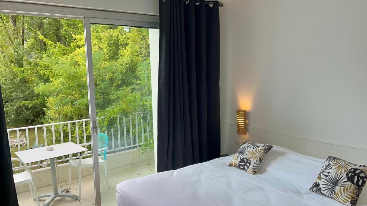 Un ou plusieurs lits dans un hébergement de l'établissement Hôtel La Ségalière Spa Bar