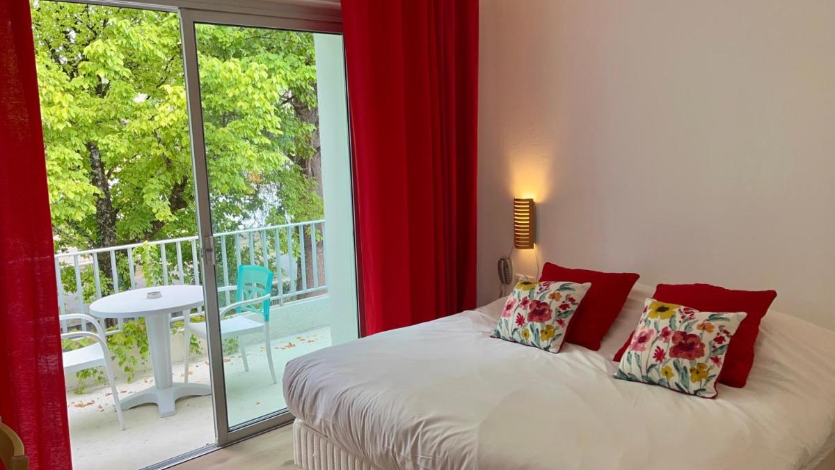 Un ou plusieurs lits dans un hébergement de l'établissement Hôtel La Ségalière Spa Bar