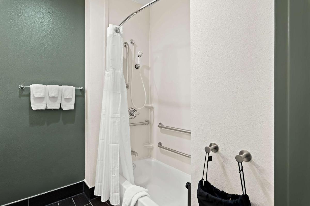 Spark by Hilton Little Rock West - Housity