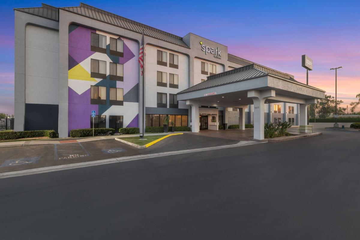 Spark by Hilton Bakersfield Central - Housity