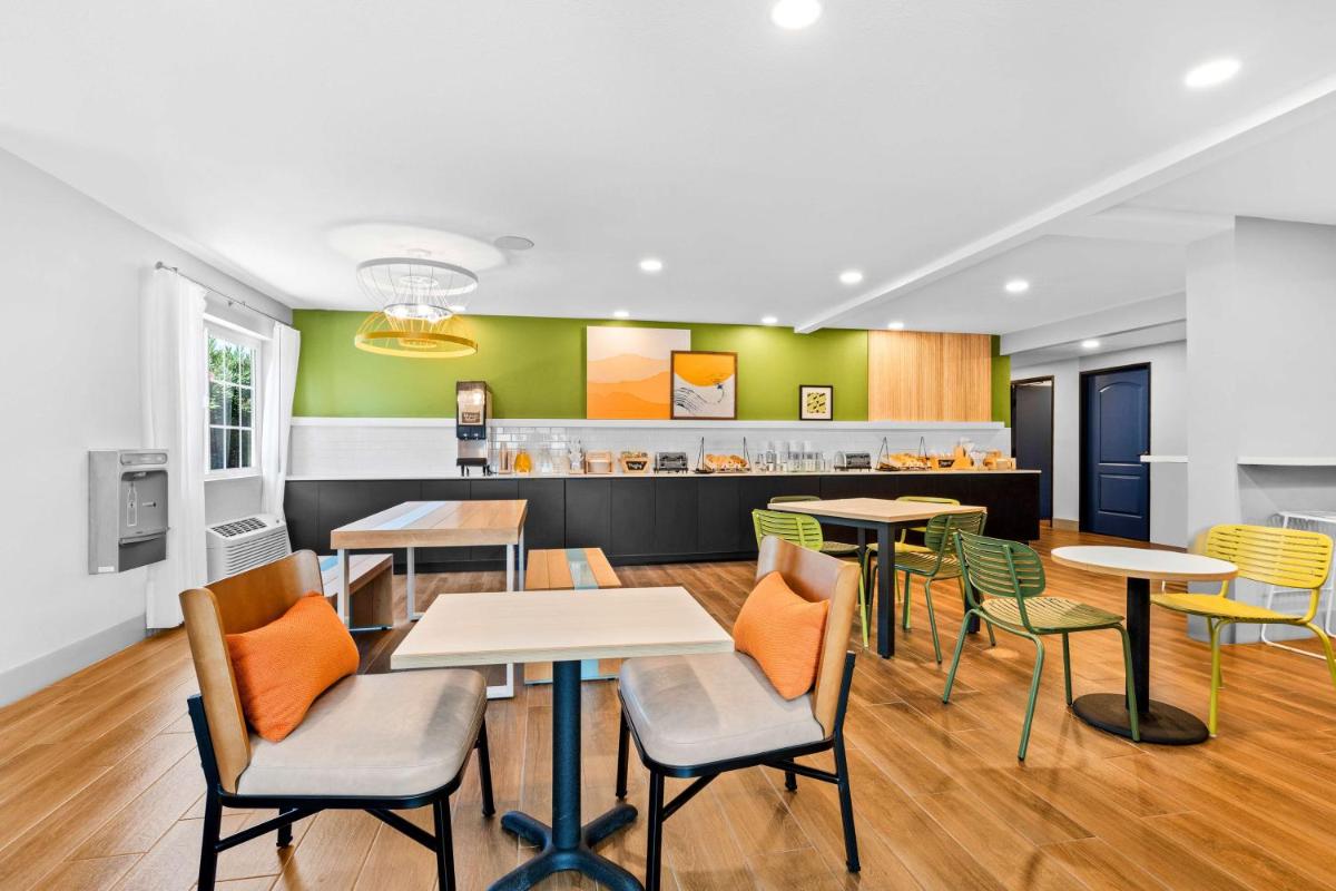 Spark by Hilton Modesto - Housity
