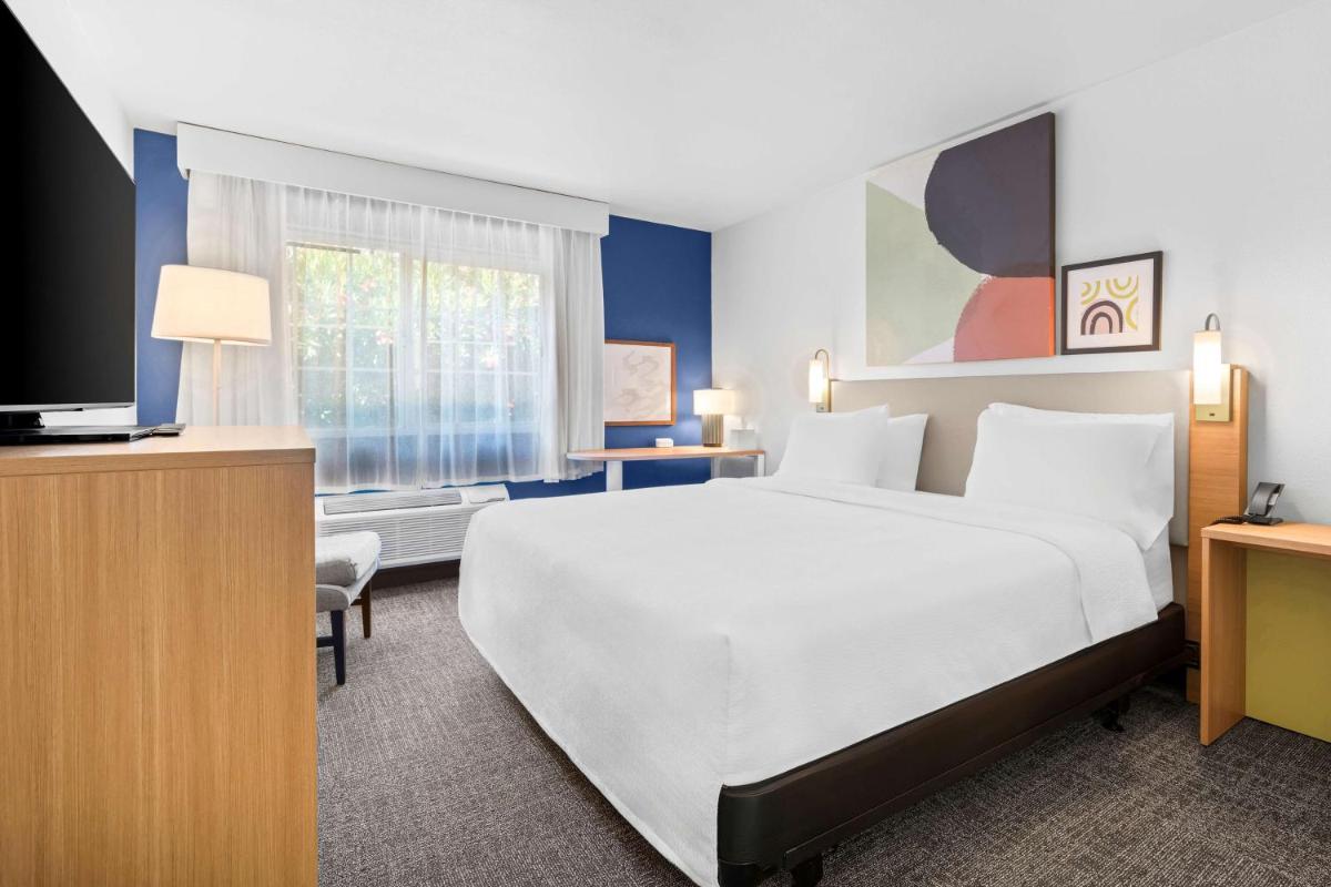 Spark by Hilton Modesto - Housity