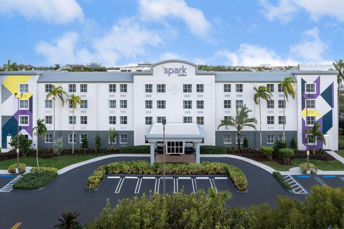 Spark by Hilton Miami Doral - Housity
