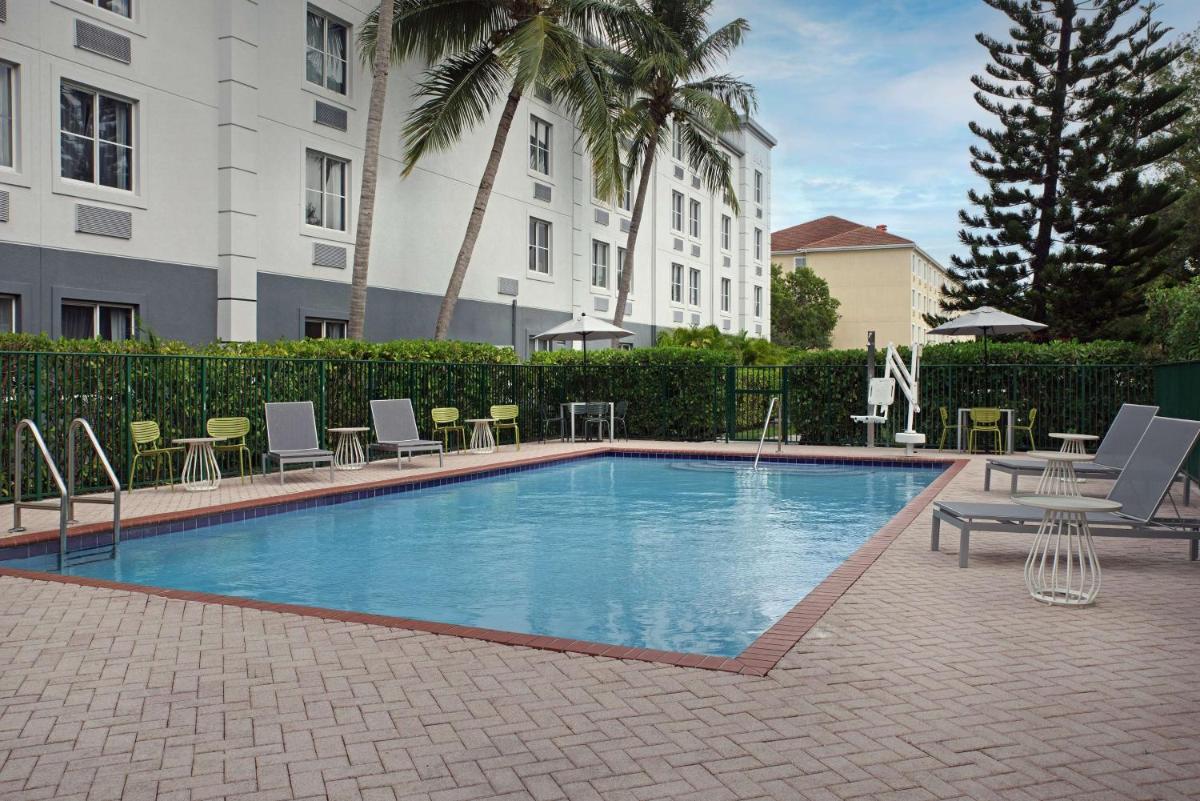 Spark by Hilton Miami Doral - Housity