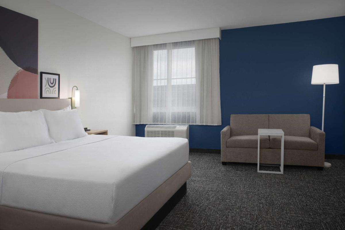 Spark by Hilton Miami Doral - Housity