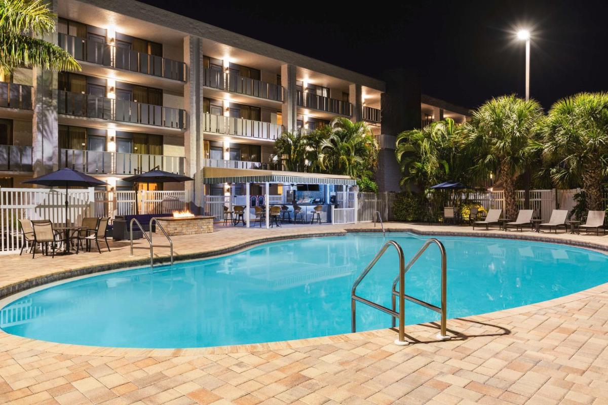 Spark by Hilton Sarasota Siesta Key Gateway - Housity