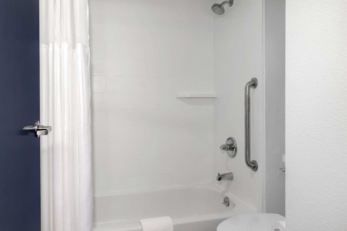 Spark By Hilton Evansville East, In - Housity