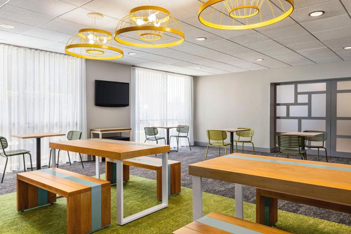 Spark By Hilton Germantown Washington Dc North - Housity