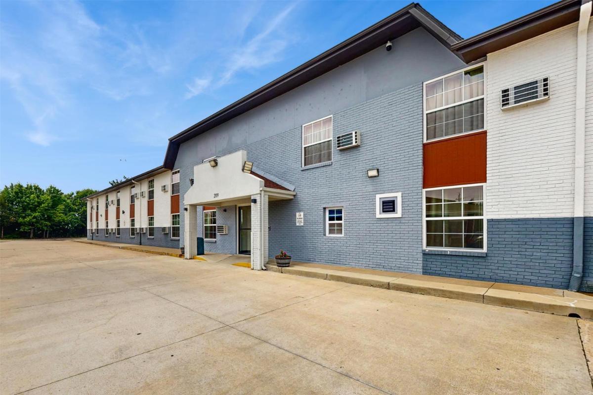 Red Lion Inn & Suites Olathe Kansas City - Housity
