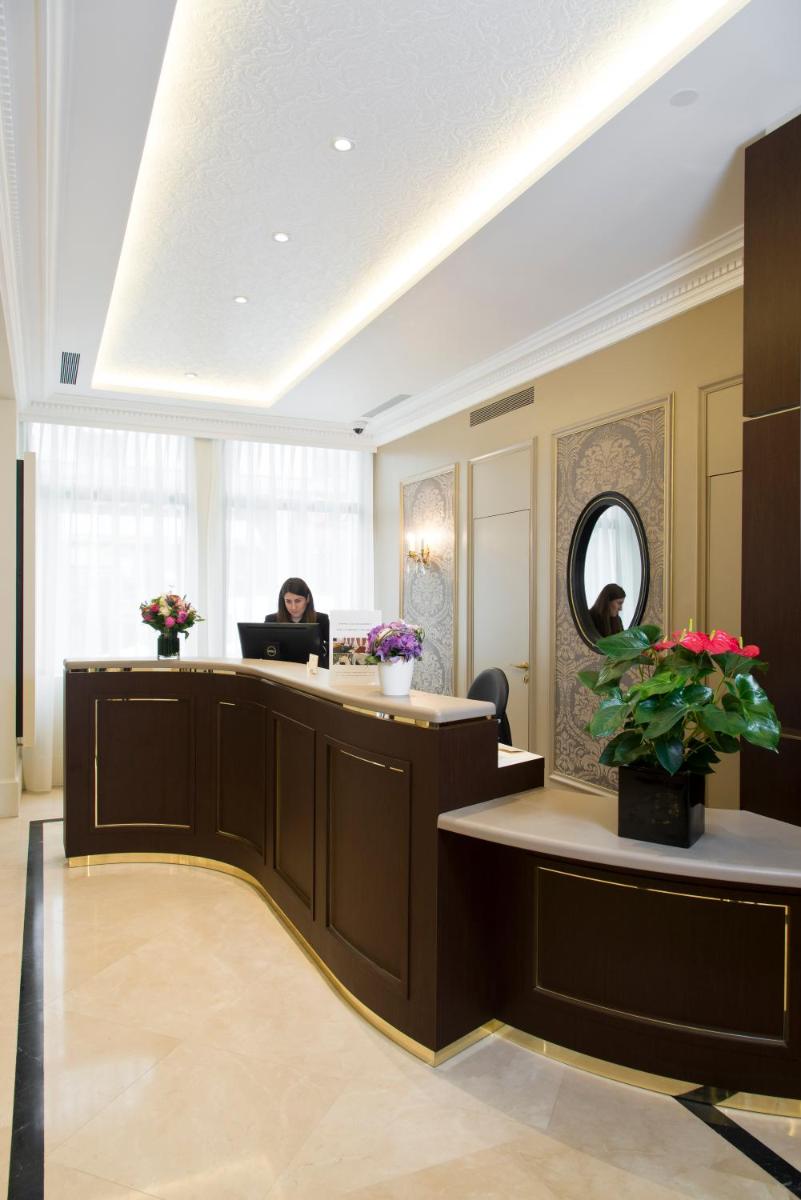 Hall ou réception de l'établissement Hôtel Saint-Pétersbourg Opéra & Spa