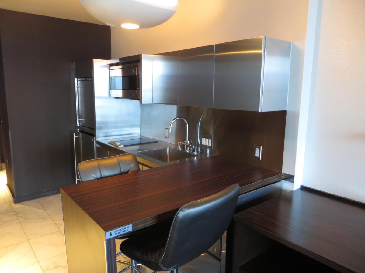 Palms Place 33rd Floor with Mountains Views - Housity