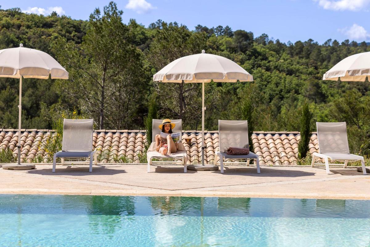 Piscine de l'établissement Mercure Brignoles Golf de Barbaroux & Spa ou située à proximité