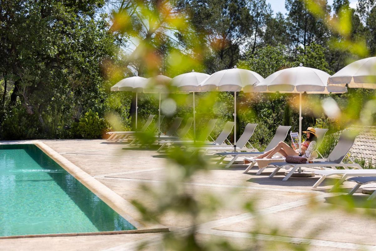 Piscine de l'établissement Mercure Brignoles Golf de Barbaroux & Spa ou située à proximité