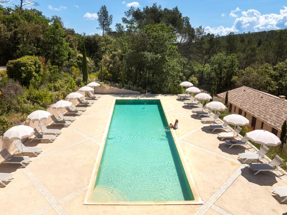 Piscine de l'établissement Mercure Brignoles Golf de Barbaroux & Spa ou située à proximité
