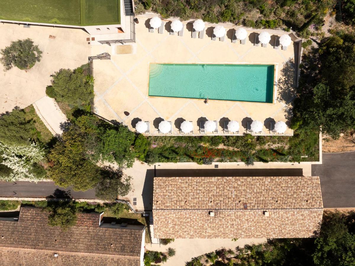 Piscine de l'établissement Mercure Brignoles Golf de Barbaroux & Spa ou située à proximité