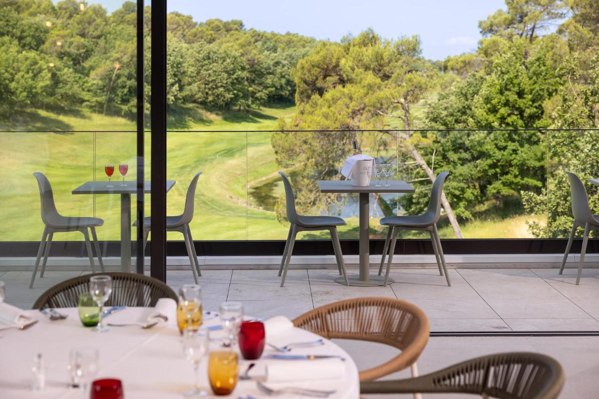 Boissons dans l'établissement Mercure Brignoles Golf de Barbaroux & Spa
