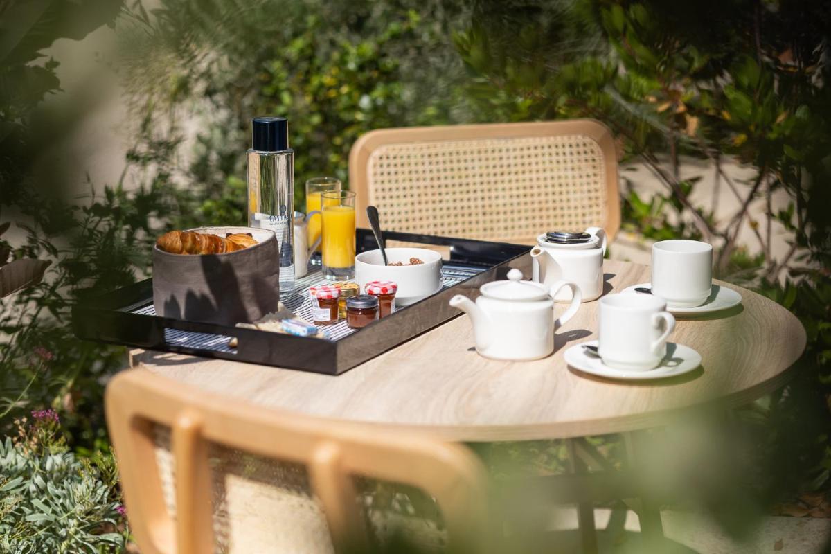 Options de petit-déjeuner proposées aux clients de l'établissement Mercure Brignoles Golf de Barbaroux & Spa