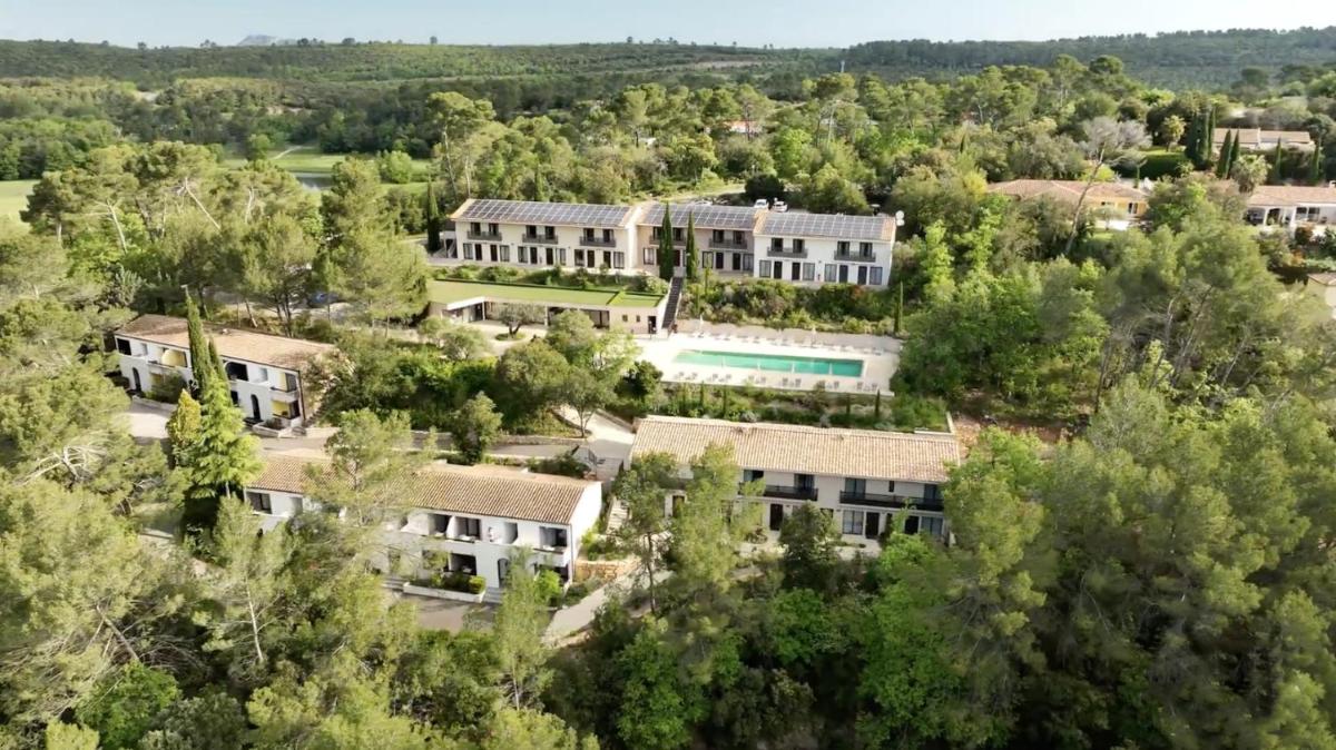 Piscine de l'établissement Mercure Brignoles Golf de Barbaroux & Spa ou située à proximité