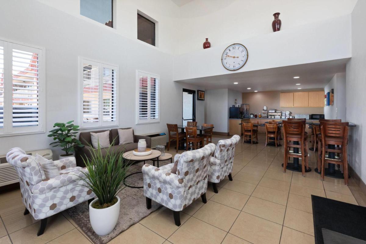 Super 8 by Wyndham Tucson/Grant Road Area AZ - Housity