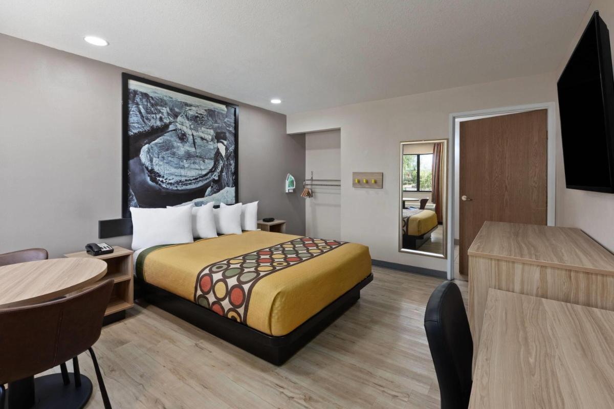Super 8 by Wyndham Tucson/Grant Road Area AZ - Housity