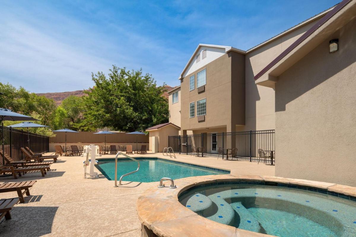 La Quinta by Wyndham Moab - Housity